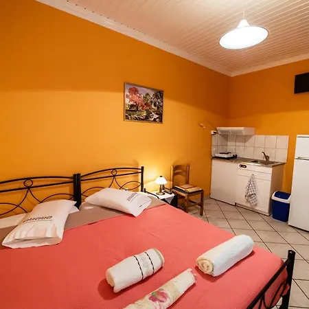Apartment Efthalia &